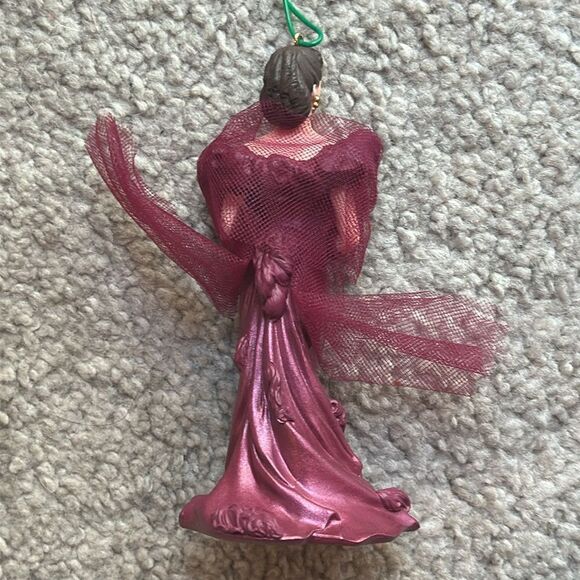 Hallmark Keepsake Ornament: Scarlett O’Hara - Picture 8 of 9